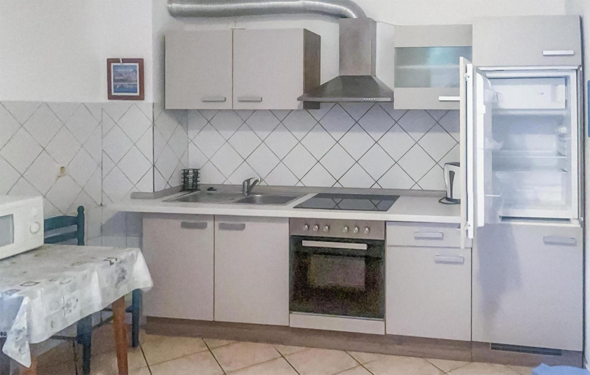 Awesome Apartment In Njivice With Kitchen Bagian luar foto