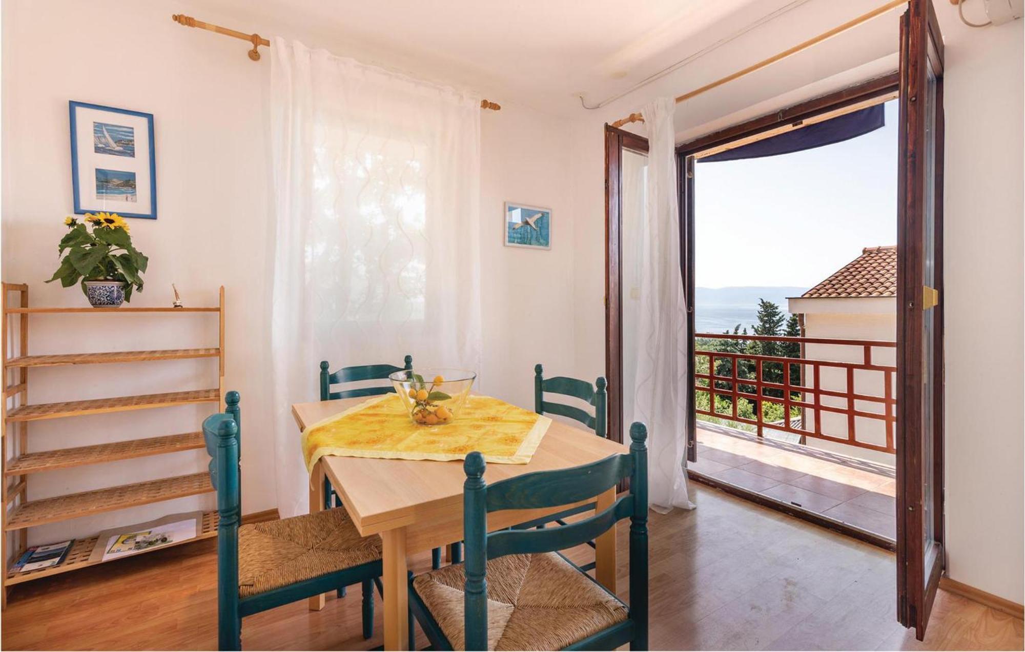 Awesome Apartment In Njivice With Kitchen Bagian luar foto