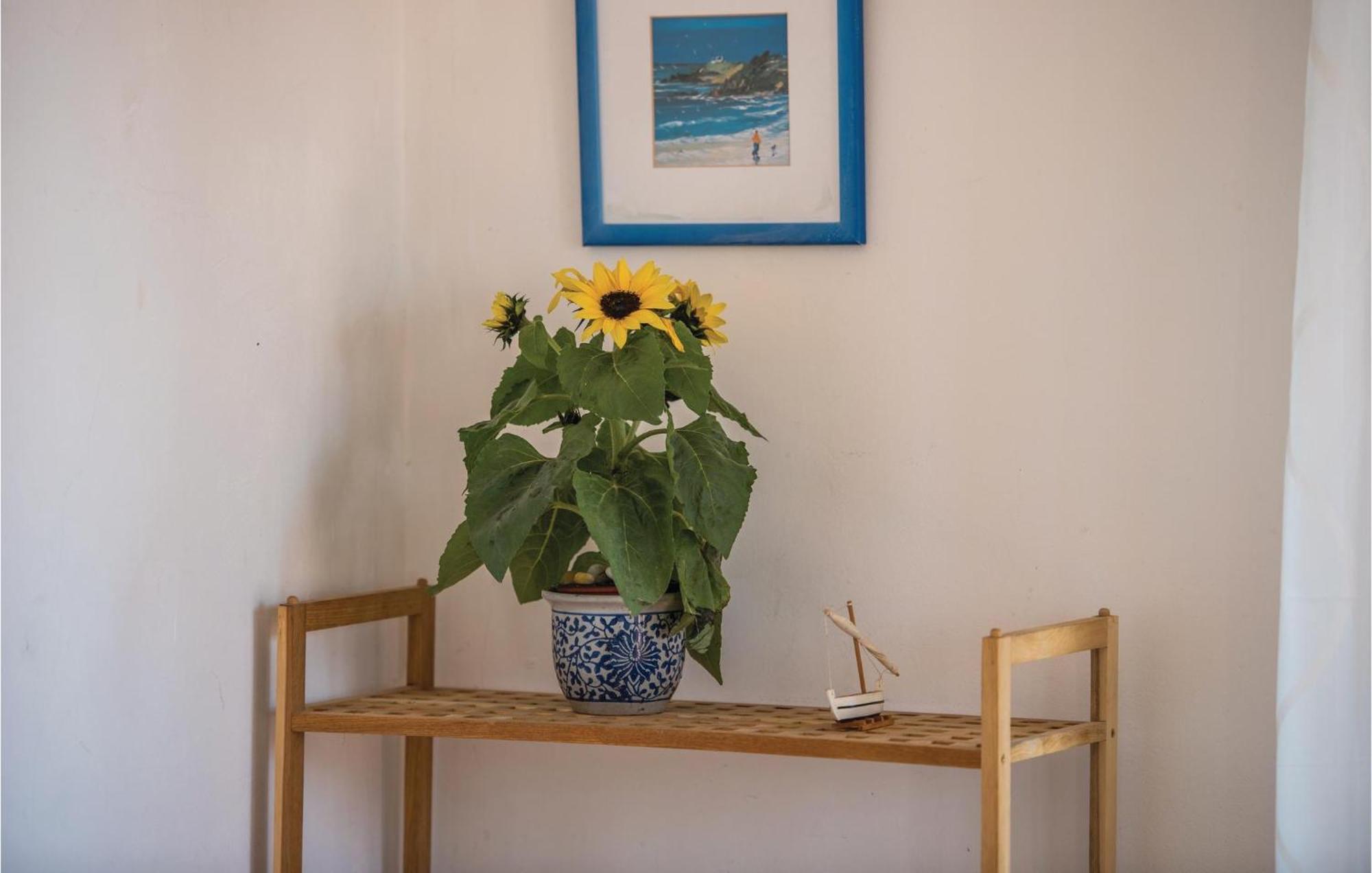 Awesome Apartment In Njivice With Kitchen Bagian luar foto