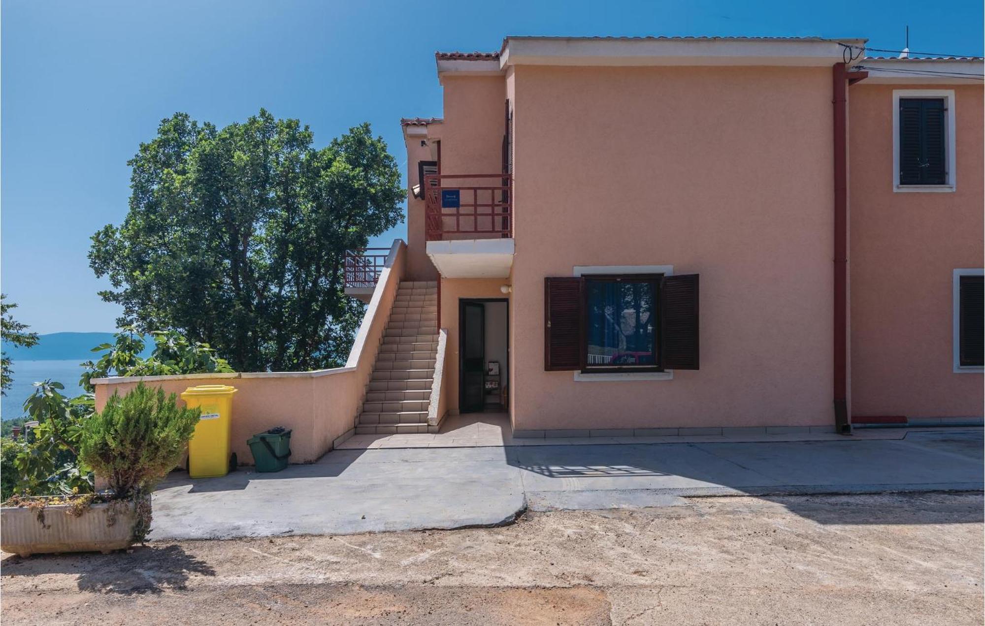 Awesome Apartment In Njivice With Kitchen Bagian luar foto